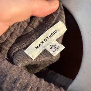 Max Studio Gray Geometric Sweatshirt